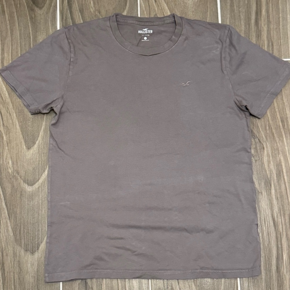 Hollister Men's Charcoal Tee